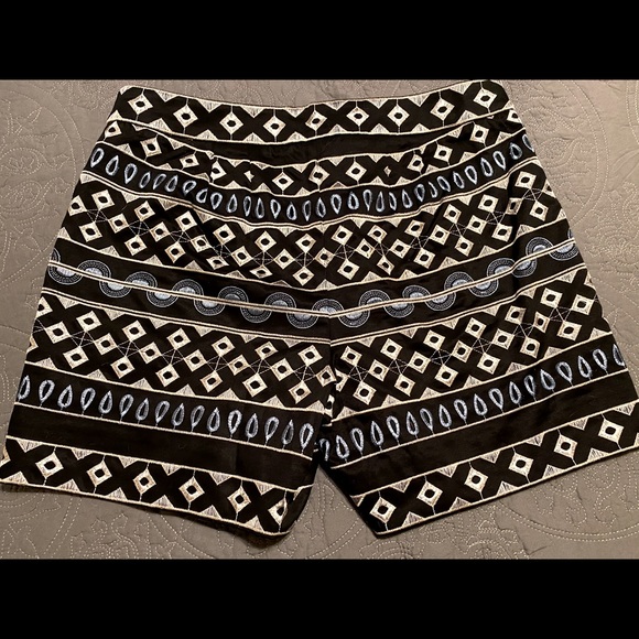 White House Black Market cute shorts! - Picture 3 of 5